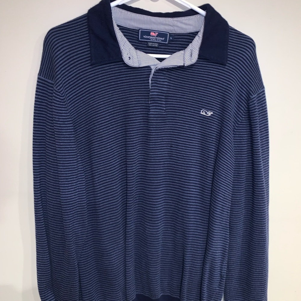 Nice vineyard vines pullover!!